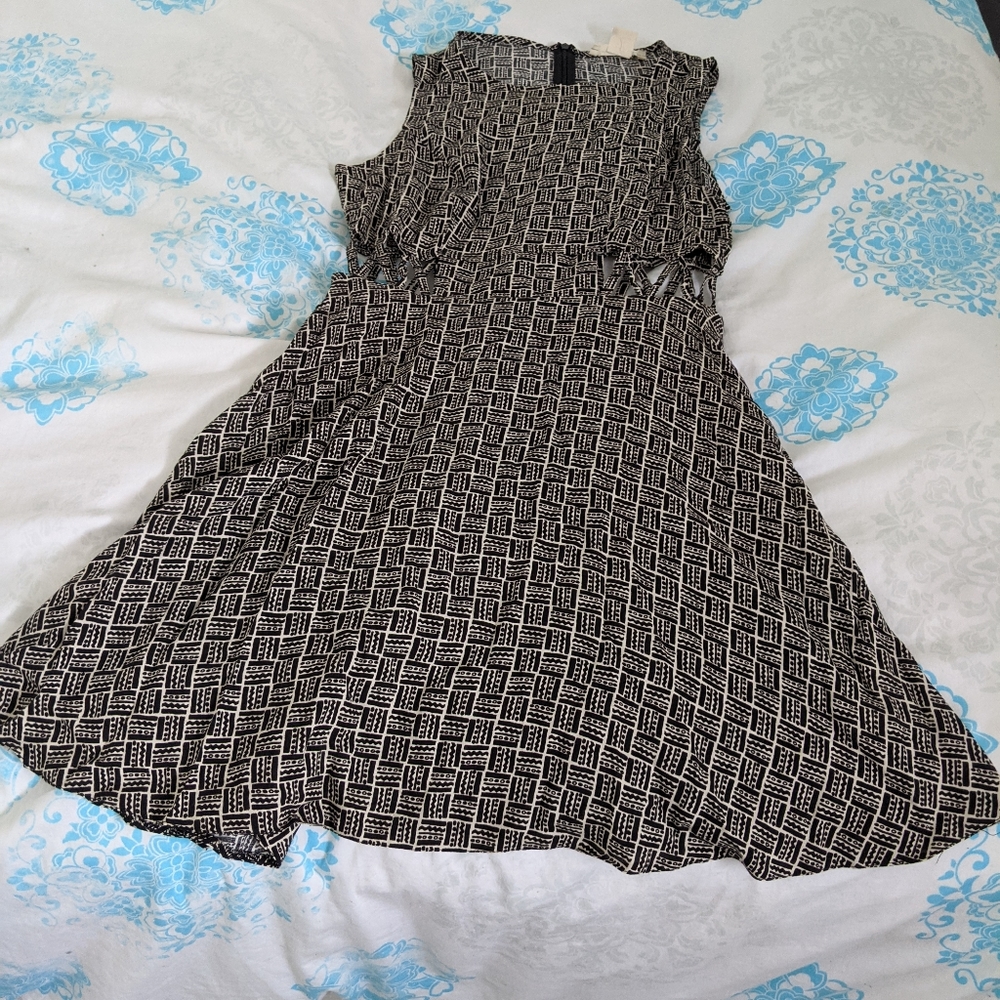 Dress - Picture 3 of 3
